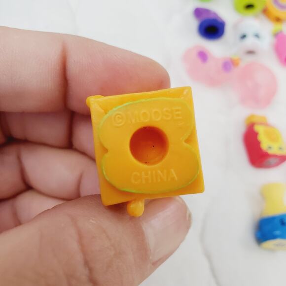 Shopkins - Lot of 29 Assorted Figures Kid's Toys Small Collectible Birthday Fun - Picture 9 of 9